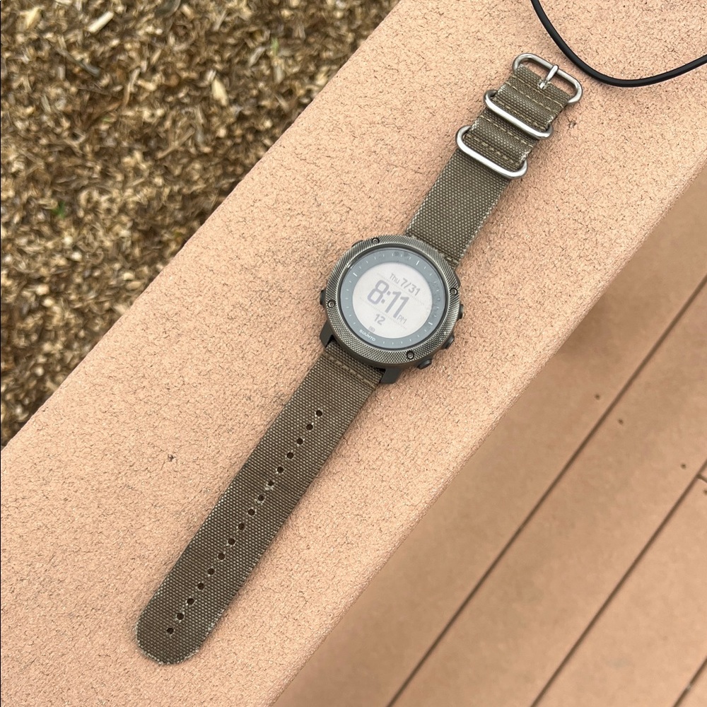SUUNTO TRAVERSE ALPHA Outdoor Smartwatch - Olive